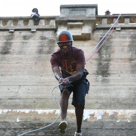 RapJump_1_960_472_80auto_s_c1_center_top Man abseiling