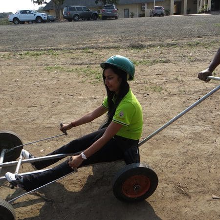 150828 uMhlathuze 113 Woman on cart